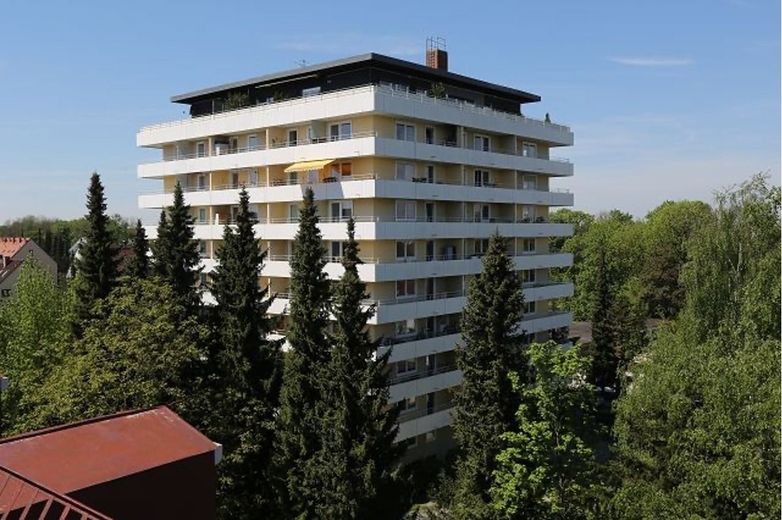 Senioren-Apartment am Isarhochufer als Kapitalanlage und zur perspektivischen Eigennutzung – Außenansicht Haus