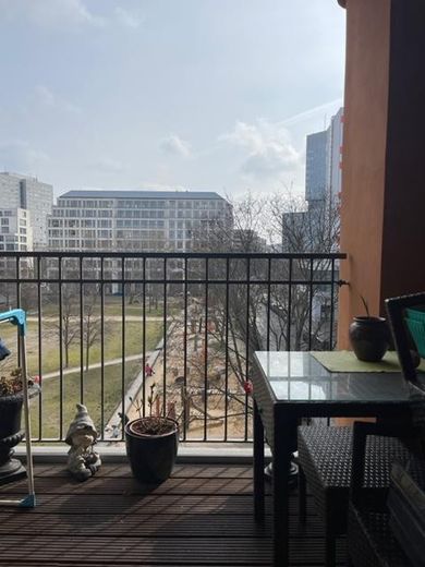 Exklusieve 3 Zimmer Wohnung mit Loggia, Stellplatz, Fußbodenheizung, Gäste WC, Klimaanlage – Ausblick vom Balkon