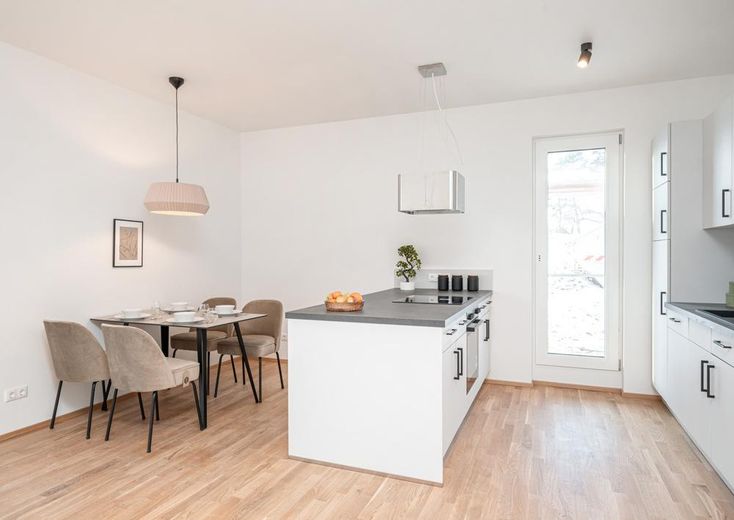 أجواء سكنية عصرية في باسدورف: شقة من 3 غرف مع شرفة جنوبية (A2 WE 20) – Musterwohnung: Küche
