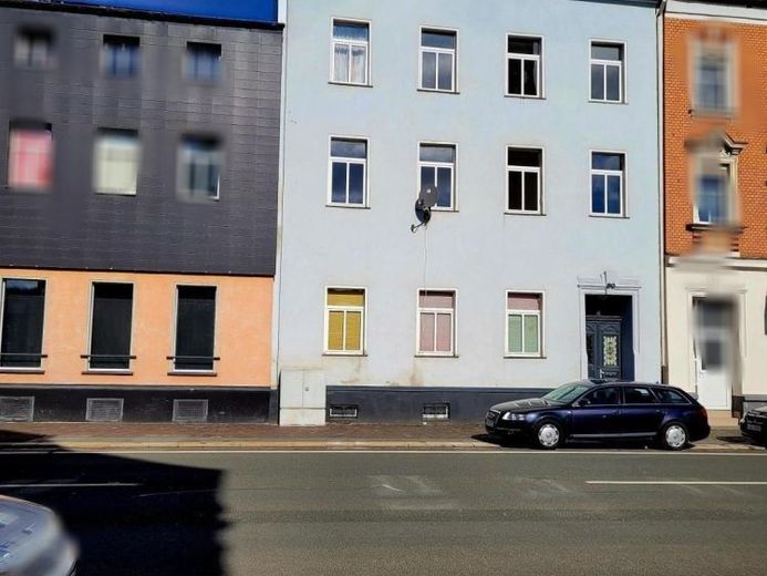 Casa plurifamiliare con 4 appartamenti in posizione vicina al centro a Plauen
Investimento di capitale, buon rendimento ! – Foto 1