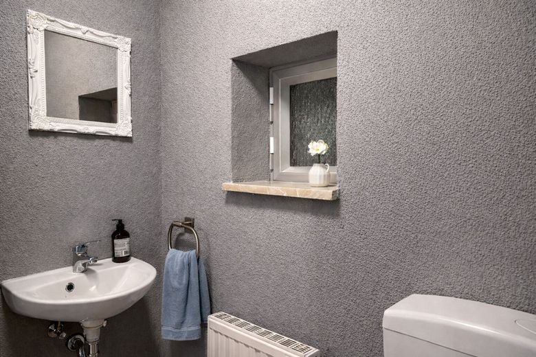 TOP-Kapitalanlage! mit 330 m² Wohnfläche, -8 EUR/m² realistisch &amp; 15,8 % Bruttomietrendite-Potenzial – Gäste-WC