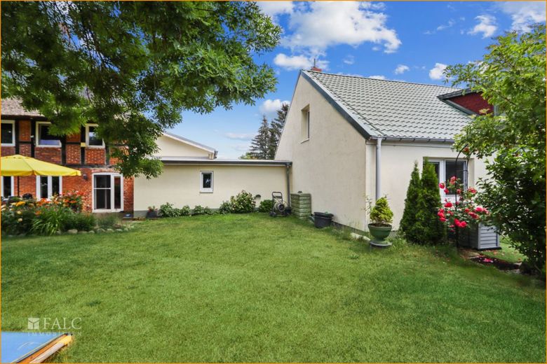 Nebengelass mit Mieterhaus