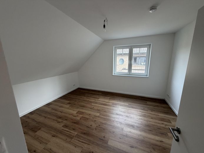 Oberwohnung mit Sommerlichen-Hitzeschutz in Harkebrügge zu vermieten, mit Einbauküche ! – Schlafzimmer