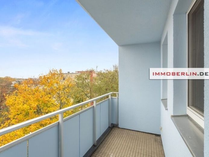 IMMOBERLIN.DE - Sonnige Wohnung mit Westloggia & Pkw-Stellplatz in ruhiger Lage – Foto 1