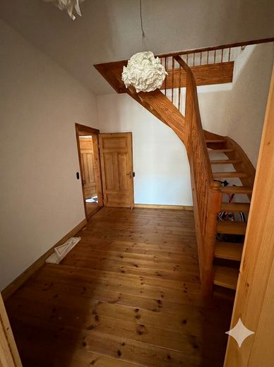 Magnífico apartamento dúplex de época de 3,5 habitaciones con cocina equipada en el corazón de Mannheim – Treppe