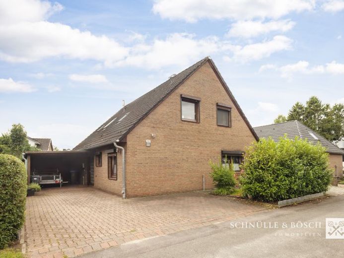 Großes Zweifamilienhaus in Ahlerstedt – Foto 1