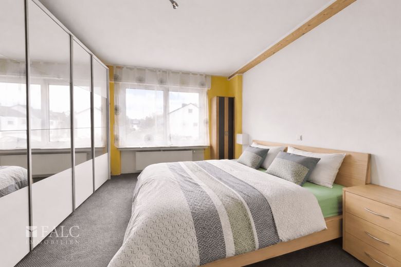 Großzügiges Einfamilienhaus mit Garten, Pool und flexiblen Nutzungsmöglichkeiten in ruhiger Wohnlage – Schlafzimmer 1. Obergeschoss