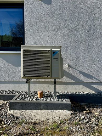 Stijlvolle stadsvilla op een natuurrijke droomlocatie – modern wonen met levenskwaliteit – Luft-Wasser-Wärmepumpe