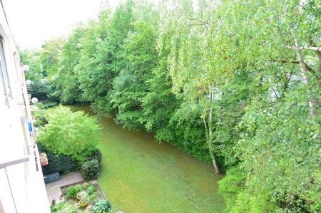 Stadtnah und trotzdem im Grünen.. – Ausblick von der Loggia