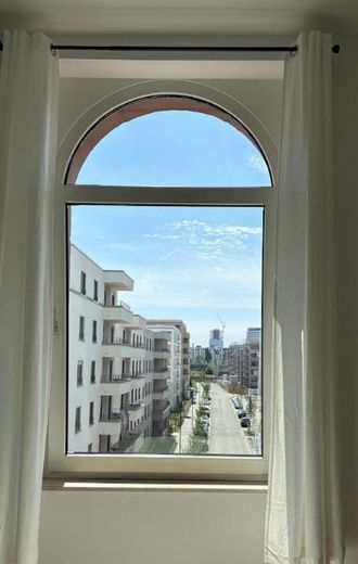 renovated 2-room apartment in Bockenheim – Aussicht
