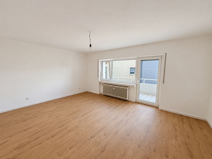 Exklusive, sanierte 4-Zimmer-Wohnung - Provisionsfrei! – Wohnzimmer