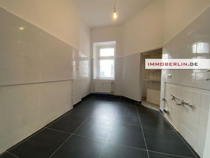 IMMOBERLIN.DE - Frisch sanierte vermietete Altbauwohnung in angenehmer Stadtlage – Foto 1