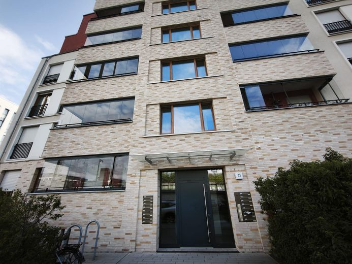 Droomachtig 2-kamerappartement op perfecte locatie voor de beurs: eersteklas verbindingen in het hart van Frankfurt – Foto 2