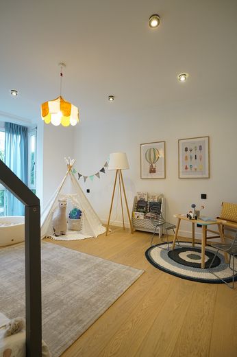 Von privat: Sonnige, frisch renovierte 4,5-Zi-Gartenwohnung in begehrter Lage v. Bogenhausen-Denning – Kinderzimmer