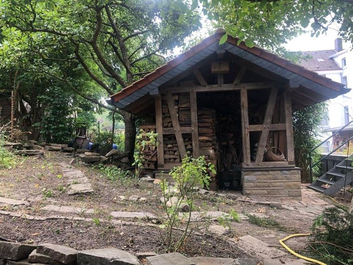 3-Fam.-Haus mit Wintergarten, großer Süd-Garten, viel Nutzfläche, erneuerbare Energien, Doppelgarage – Garten Fachwerkhaus