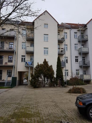 Bellissimo appartamento di 1,5 locali con balcone a Leipzig-Wahren – Hofansicht