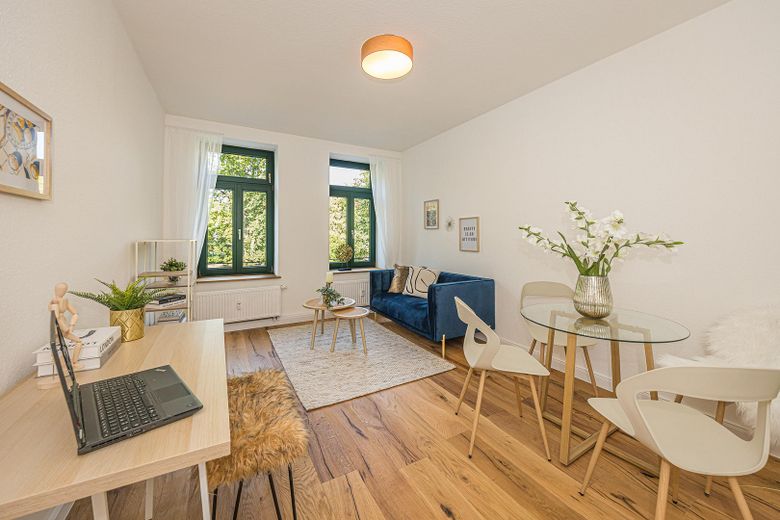 *Wohntraum: 2-R Altbau in Leipzig Stötteritz | Provisionsfrei | 4% Rendite + 4,25% AfA* – Wohnzimmer