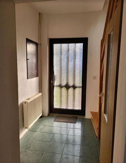 Einfamilienhaus mit großem Grundstück – Eingangsbereich