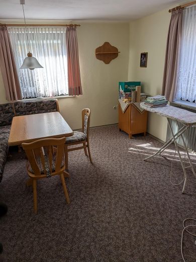 Gepflegte Doppelhaushälfte zu verkaufen in Waldsassen – Raum EG, derzeit Esszimmer