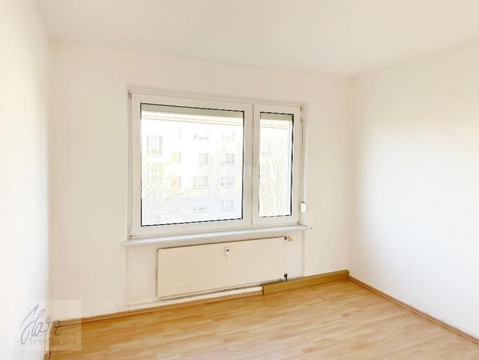 *** IHR NEUES ZUHAUSE WARTET - 3-RAUM-WOHNUNG IN ZEITHAIN MIT RENOVIERUNGSVORTEIL ZUR MIETE! *** – Schlafzimmer