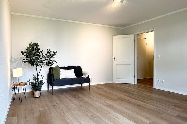 Frisch renovierte 1‑Zimmer-Wohnung mit Einbauküche und ruhiger Innenhofterrasse