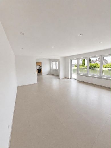 شقة جديدة التجديد من 3 غرف في موقع متميز – Wohnzimmer 