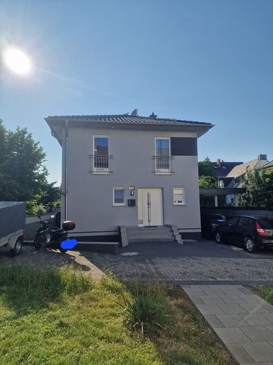 Wunderschöne Stadtvilla mit Einliegerwohnung z.B. direkt mit Mieteinnahmen starten! – Foto 2