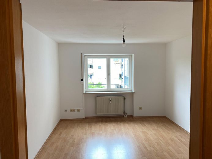 Großzügige 4-Zimmer-Wohnung mit West-Terrasse, Balkon und Tiefgarage – Kinderzimmer 2 bzw. Büro