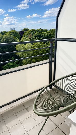 Wolne od zaraz – mieszkanie nad dachami Eilbek, z szerokim widokiem na Jacobipark aż po port. – Balkon mit Ausblick