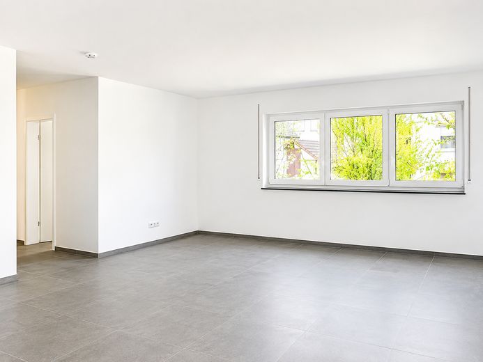 Neuwertige 3 Zimmer Wohnung in 88250 Weingarten – Wohnzimmer