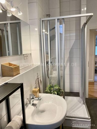 Schöne, neu eingerichtete 2 Zi.-Wohnung, 2. OG. – 0ceda0187d9efd494b3b533bdae3bc96352c1a39.jpg