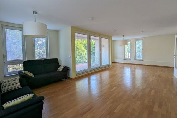 Rathaus Steglitz yakınında aydınlık, büyük 5 odalı dubleks daire