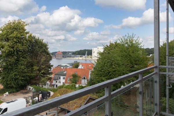 Vivir con vistas panorámicas – Vivienda reformada con vistas al fiordo de Flensburg