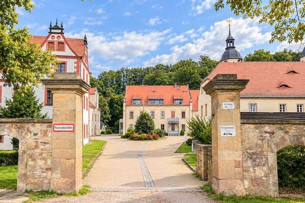 *Vermietete Denkmal-Kapitalanlage* - 2-Zi. Whg. mit EBK & Fußbodenheizung im Stiftsgut in Kreischa
