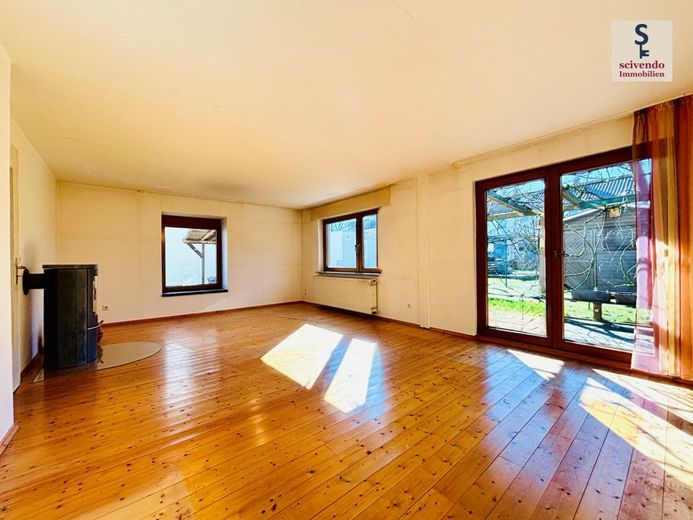 Familienhaus mit Garten in ruhiger Lage – Wohnzimmer