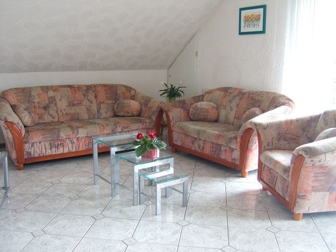 Helle große möblierte 4-ZW mit Balkon – Foto 2