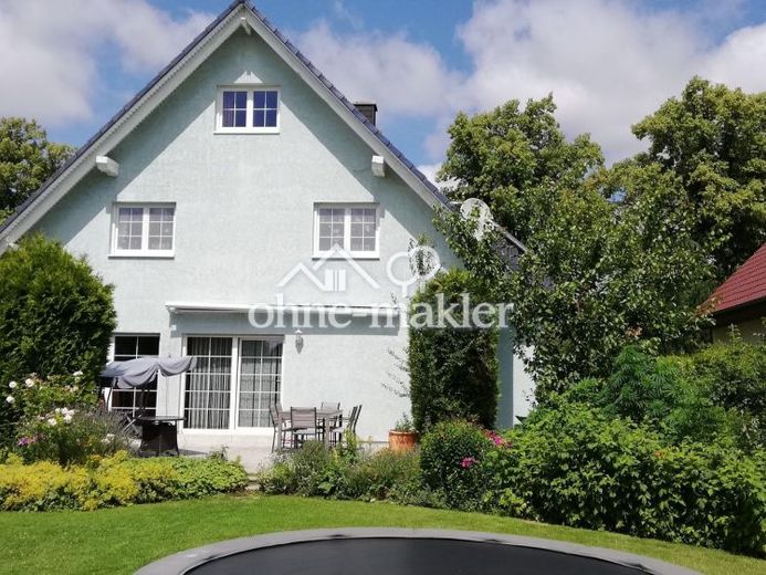 Stilvolles Einfamilienhaus mit großem Grundstück und vielseitigen Nutzungsmöglichkeiten – Foto 1