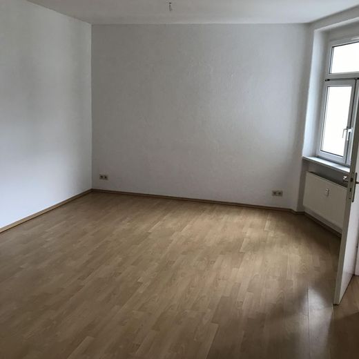 Nachmieter gesucht schöne preiswerte 3-R-Wohnung ca.73m2 mit EBK.MD.-Stadtfeld -Ost zu vermieten. – Wohnzimmer