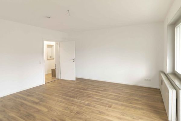 Drei WG-Zimmer zur Vermietung! Komplette Wohnung frei in ruhiger Lage