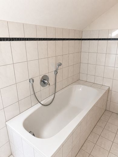 Großzügige 3-Zimmer Dachgeschoss Wohnung mit eigenem Gartenanteil in traumhafter Waldrandlage – Foto 16