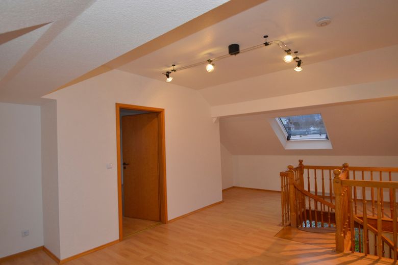 5 Zimmer Maisonett-Wohnung mit 2 Bädern und ca. 124 m² Wohnfläche im beliebten Langerfeld – Raum 1 oben
