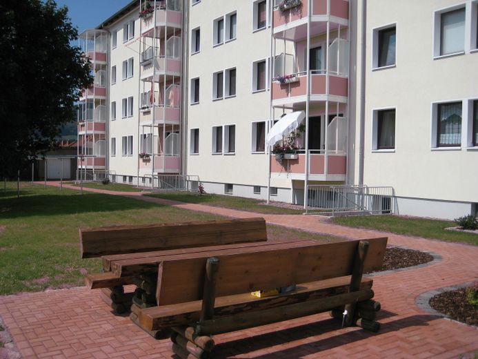3 RW 60 qm 293€ kalt/396€ warm Balkon – Rückseite