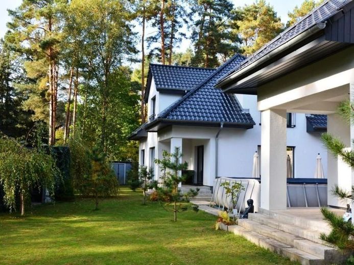 Two Modern Homes in Borkwalde | 368 m² Living Space, Pool & Sauna – Foto 1