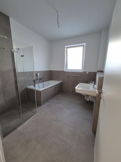 Nieuwbouw! Luxe 8-kamer-twee-onder-een-kaphuis te koop! – Bad Eltern