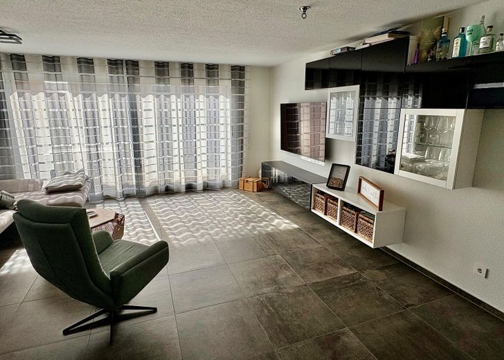 Moderno casa a schiera d'angolo in posizione adatta alle famiglie – Wohnbereich