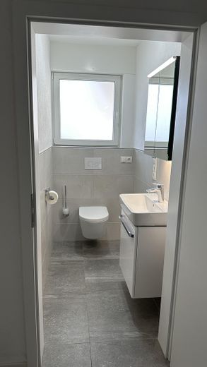 klimatisierte - 3-Zimmer Wohnung (OG) - mit Balkon in Andernach – Gäste-WC