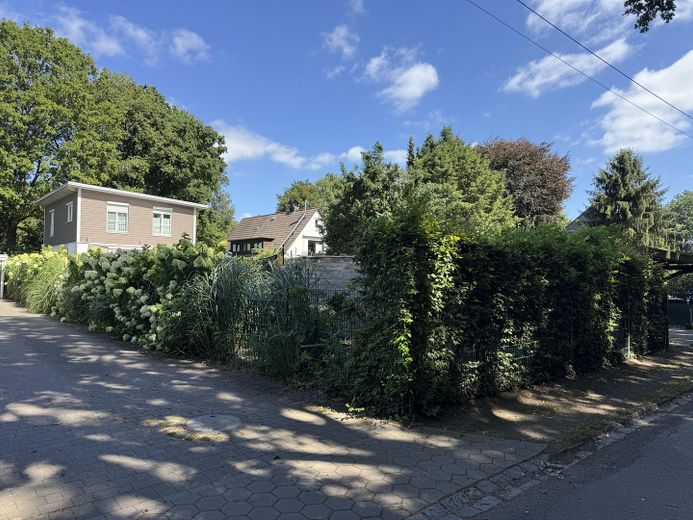 Seitlicher Bick von Straße