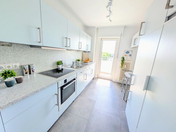 PROVISIONSFREI - sofort einziehen - Helle 3-Zimmerwohnung mit Blick zur Pfalz, komplett renoviert – Küche