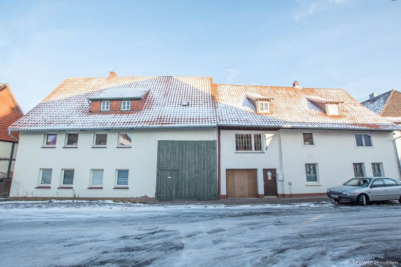 2x Einfamilienhäuser mit Entwicklungspotenzial - Teilvermietete Kapitalanlage in Rollshausen! – Außenansicht Front