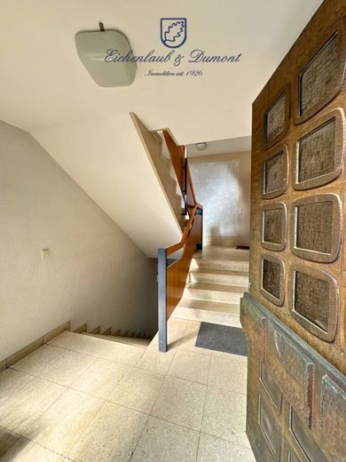 Großzügige 4 ZKB Wohnung mit Balkon &amp; Stellplatz in Dudweiler-Süd – Treppenhaus